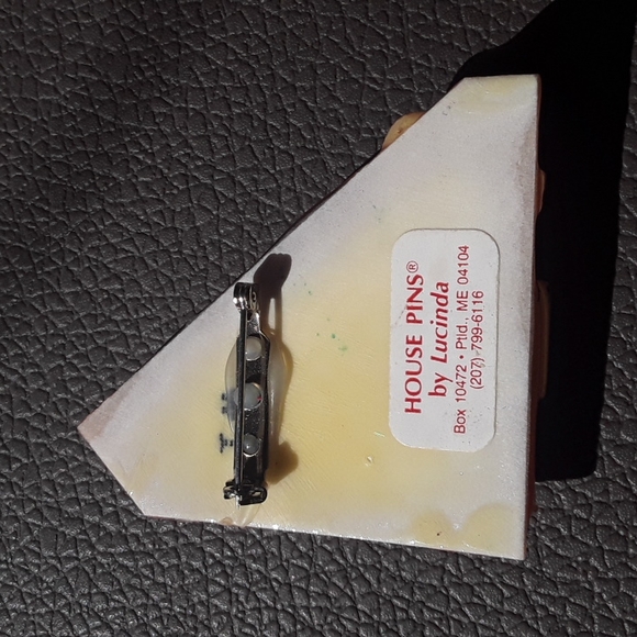 House Of Lucinda Brooch - Picture 2 of 3